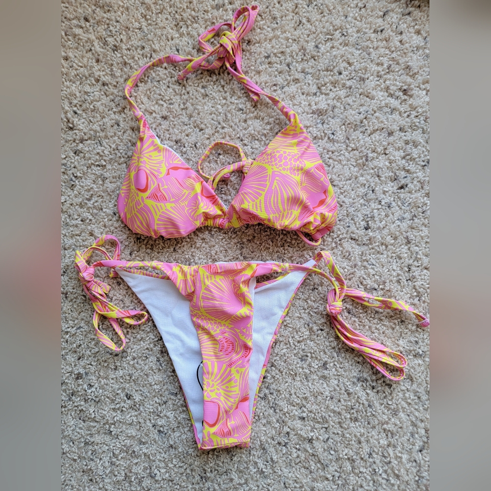 NWT Triangle Halter Cheeky Bikini - Never worn or tried on - Size S - Pink